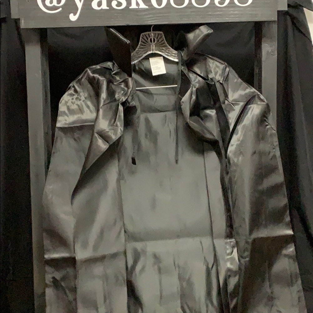 𝅺ADULT 56” black costume cape - Picture 2 of 5